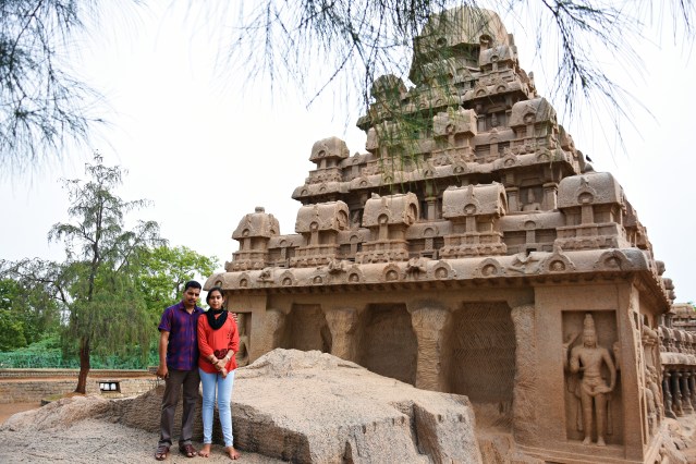 DSC_9229 - Sreeji chettan and Lekshmy chechi standing near Dharma raja ratha.