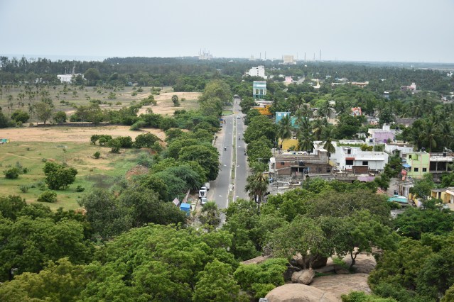 DSC_9363 - The road from south that leads to this lighthouse.