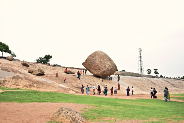 DSC_9554 - Tourists amused by Krishna's butterball, eventhough its an optical illusion.