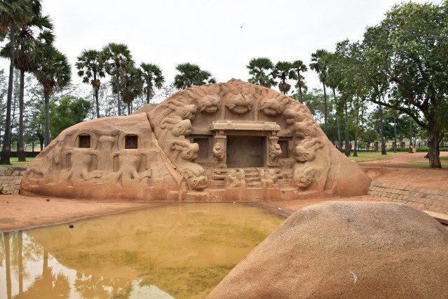 DSC_9628 - Tiger cave - Heads of roaring lions all around the cell.2 other smaller cells on side, with elephant heads carved beneath them.