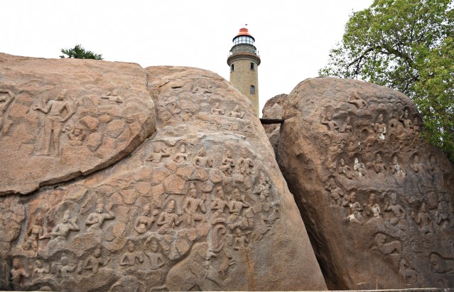 DSC_9667 - Another bas relief similar to Arjuna's penance, located near Lighthouse museum on the roadside.