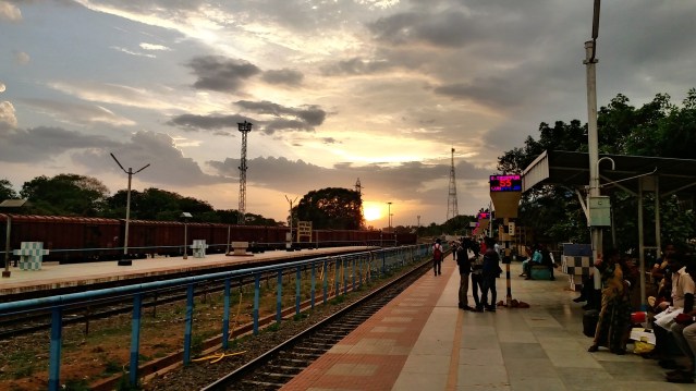 C360_2018-08-30-18-14-15-410 - Sunset viewing from Thanjavur railway station.