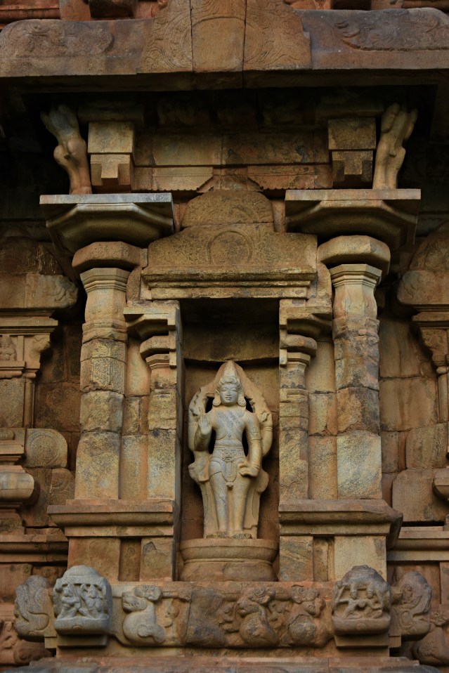 DSC_0024 - Image of Mahavishnu diaplayed on the 1st layer of west side.