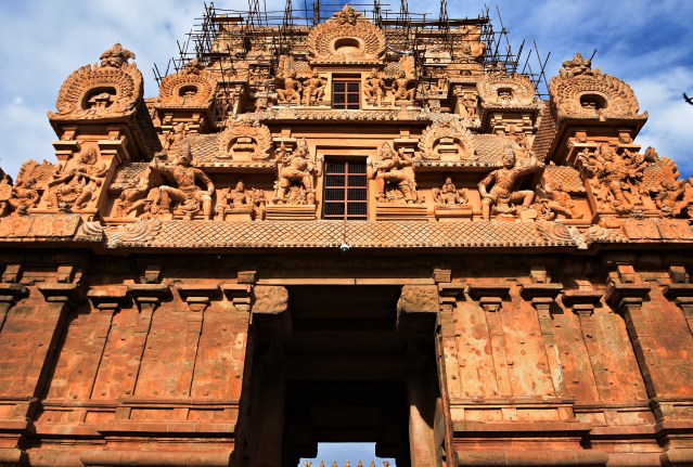DSC_0138 - Keralanthagan gopura (90ft by 55ft) - Urdhavathandava Siva and Kali on N and S sides of east face.