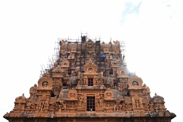 DSC_0175 - Heavy rays from east - West face of the Superstructure of Keralanthagan Gopuram.