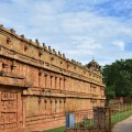 DSC_0182 – Right side of the temple walls connected with Rajarajan Tiruvayil.
