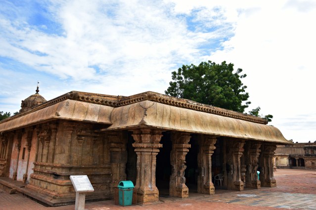 DSC_0330 - South facing Brihanayaki or Ulagamuludaiya Nacchiyar temple - North of main temple complex.