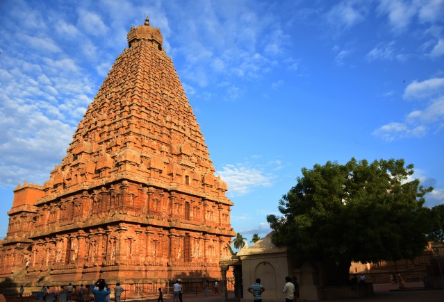 DSC_0554 - Sri Vimana exposing to heavy evening sunlight - Literally glittering view from NW corner.