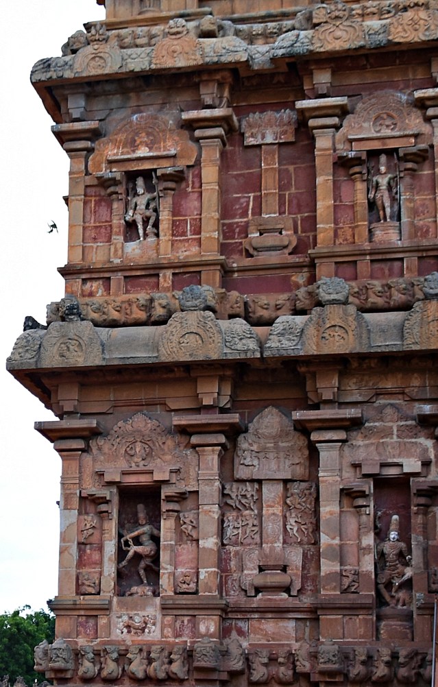 DSC_0606 - S side of SW corner - Tripurantakas in U niche with Nataraja (left) and Kalantaka (Right) in L niche.