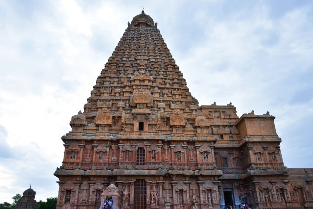 DSC_0607 - South side of Sri Vimana - Southern entrance to the Antarala of Garbhagriha on right extreme.