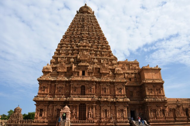 DSC_0750 - South side of Sri Vimana - Southern entrance to the Antarala of Garbhagriha on right extreme.