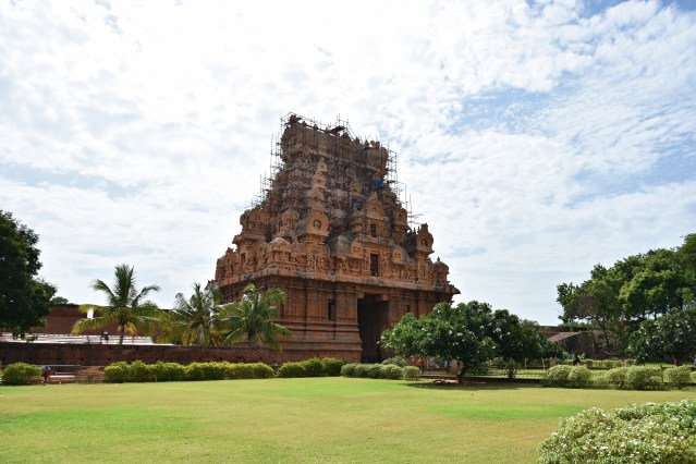 DSC_0759 - View of Keralanthagan Gopuram from NW corner of Temple garden.