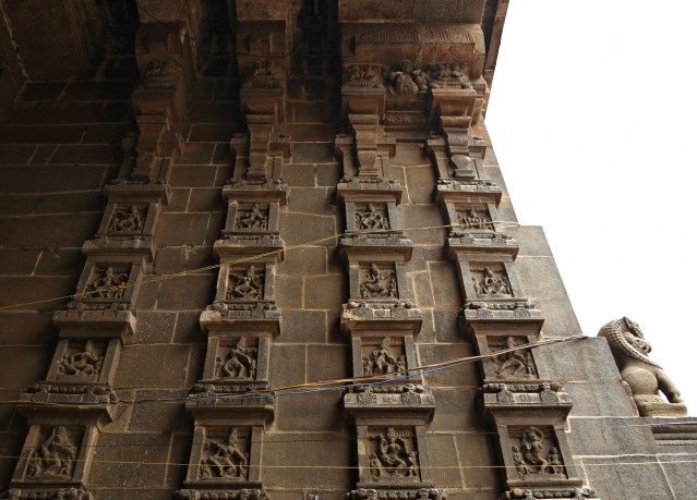 DSC_9701 - 108 Karanas of Bharatamuni's Natyashastra displayed on the inner side of Eastern gopuram.