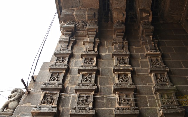 DSC_9702 - 108 Karanas of Bharatamuni's Natyashastra displayed on the inner side of Eastern gopuram.