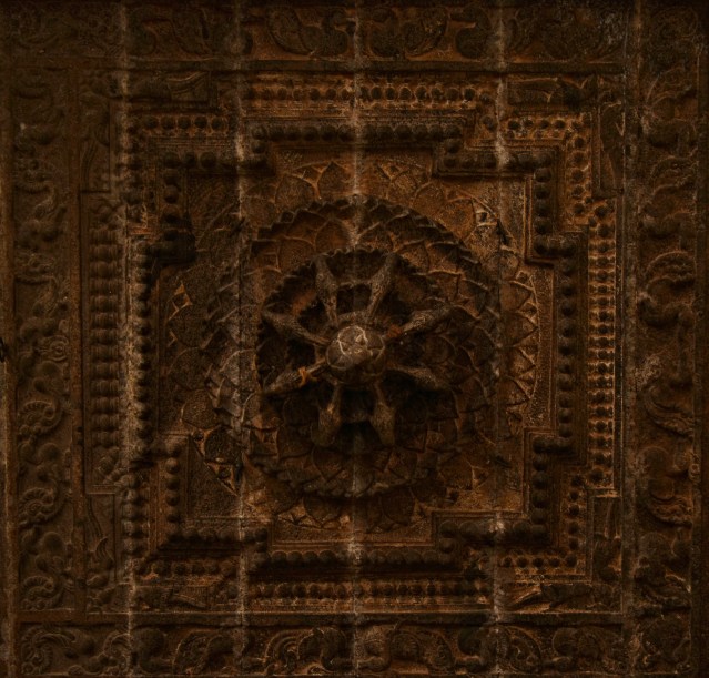 DSC_9726 - Lotus motif design on the ceiling.