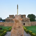 DSC_9945 – Nandi,Dvaja Sthamba and eastern Gateway – viewd from the front of Great hall.