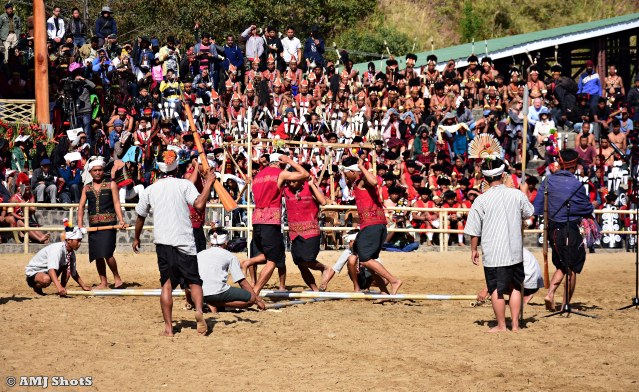 DSC_1939 Kuki tribe perfrming Suhta Lam (Bamboo Dance).